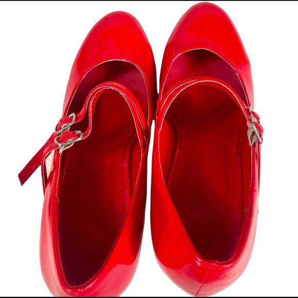Patent bright red high heels, size M(7/8) with double strap, like new condition - Picture 3 of 6